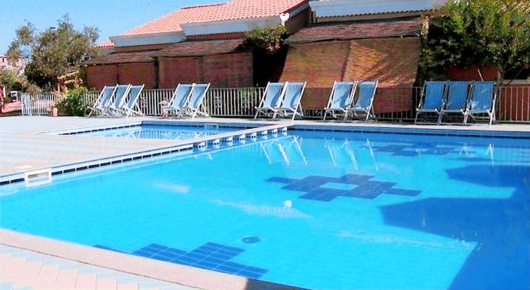 Charming serviced apartment with private pool, BBQ & yard | Next to the beach | Pets are welcome in Tortoli