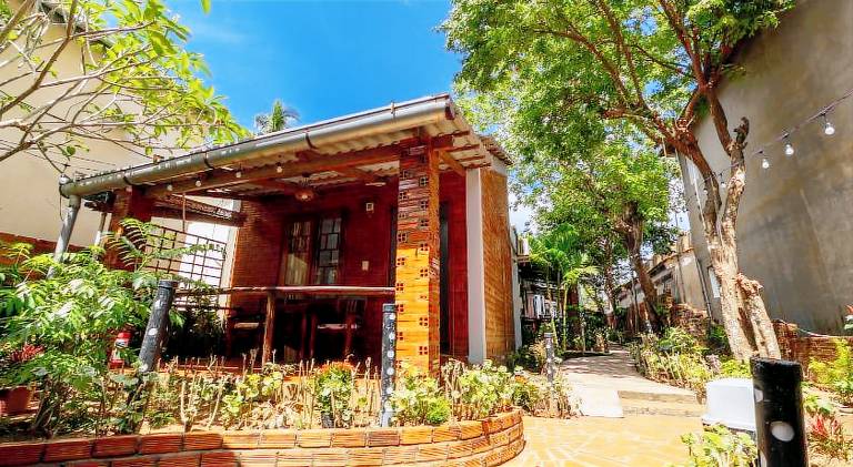 Bungalow with pool, garden & patio | Beach nearby | Pet-friendly — photo 2