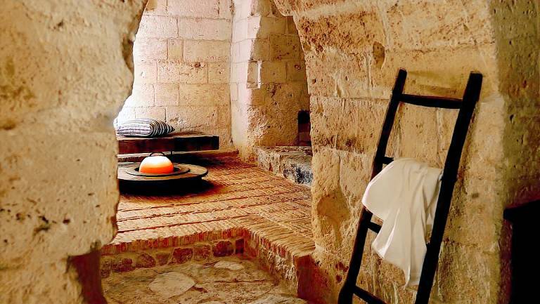 Family-Friendly Cave Suite Rental in Ancient Town of Basilicata Region, Italy — photo 2