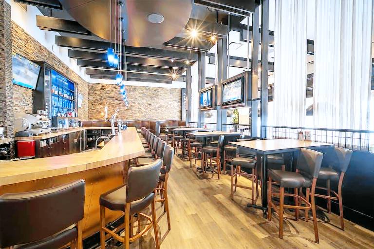 Acclaim Hotel By CLIQUE