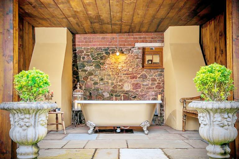 Cottage with garden — photo 4