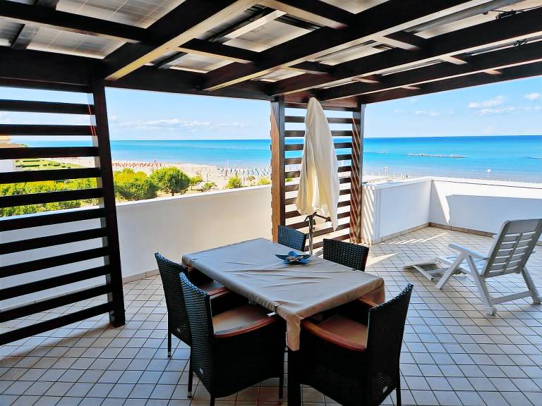 Holiday apartment with terrace — photo 4