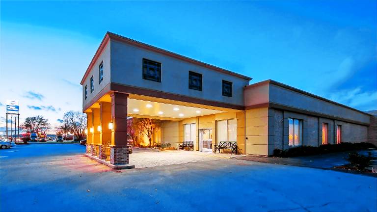 Best Western Crossroads of the Bluffs in Council Bluffs, IA
