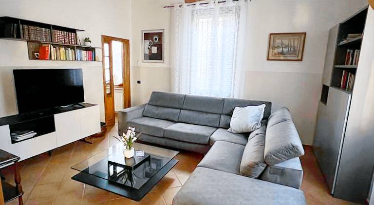 Apartment with yard in Bologna