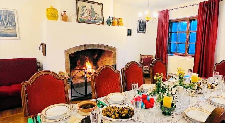 Big lodge with yard, BBQ & terrace | Pet-friendly in Brasov