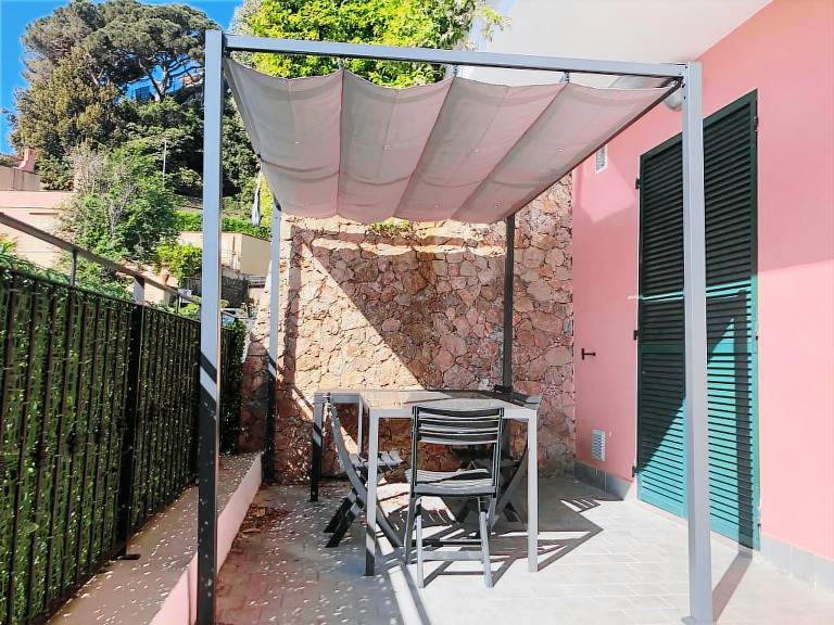 Holiday apartment with patio — photo 4