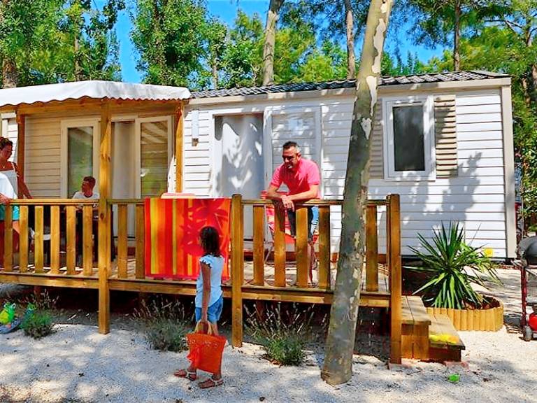 Child-friendly mobile home with heated pool | Pets are welcome — photo 4