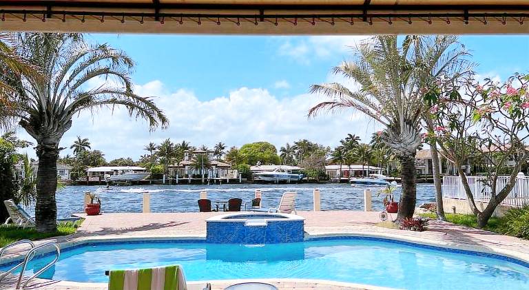Villa with pool & hot tub in Pompano Beach, FL