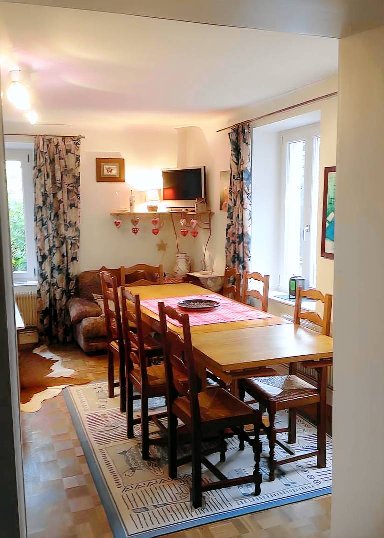 Cottage with yard, patio & barbecue | Garden view — photo 5