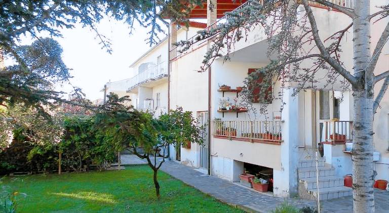 Holiday apartment with 3 rooms for 7 persons — photo 2