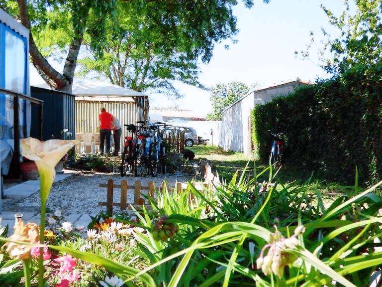 Mobile home with terrace — photo 3