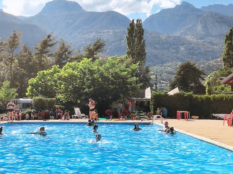 Mobile home with heated pool & terrace | Pets are welcome in Briançon