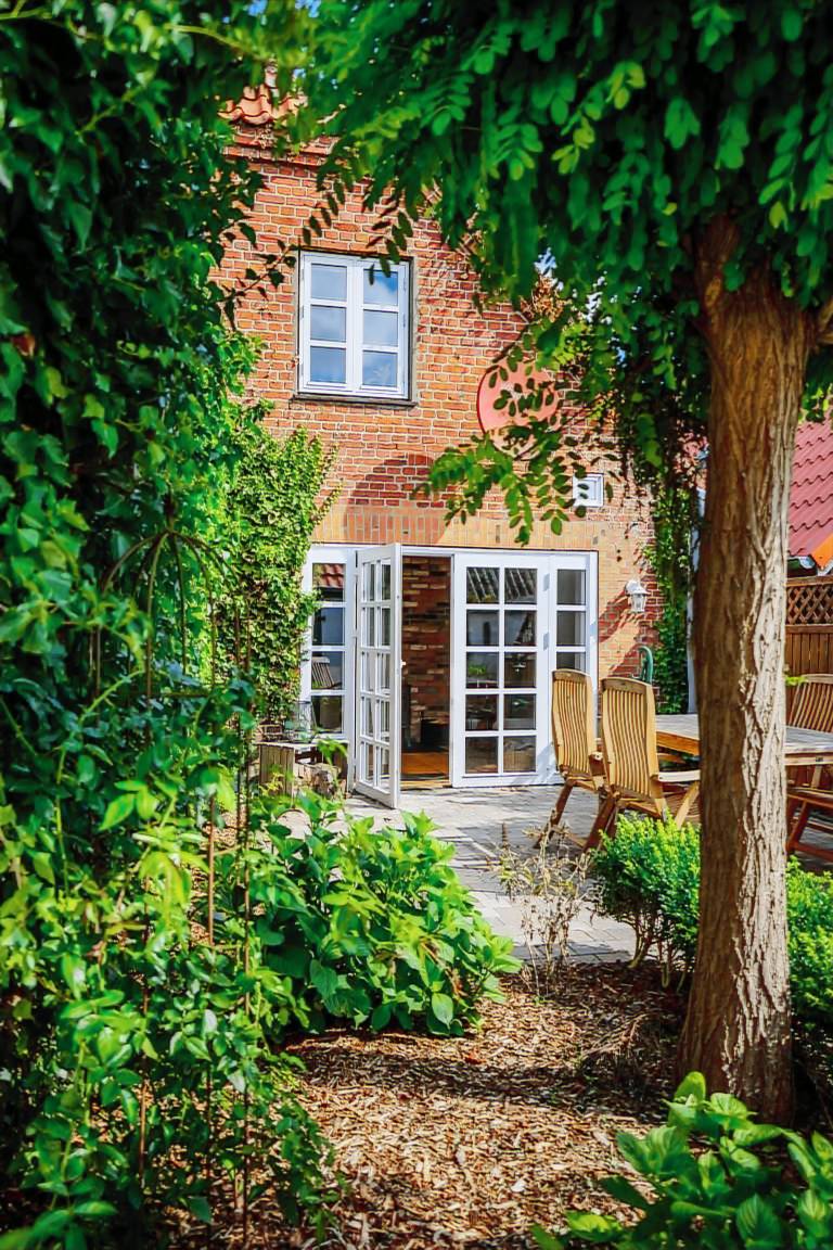 Child-friendly charming vacation home with yard, terrace & sauna | Pets allowed — photo 4