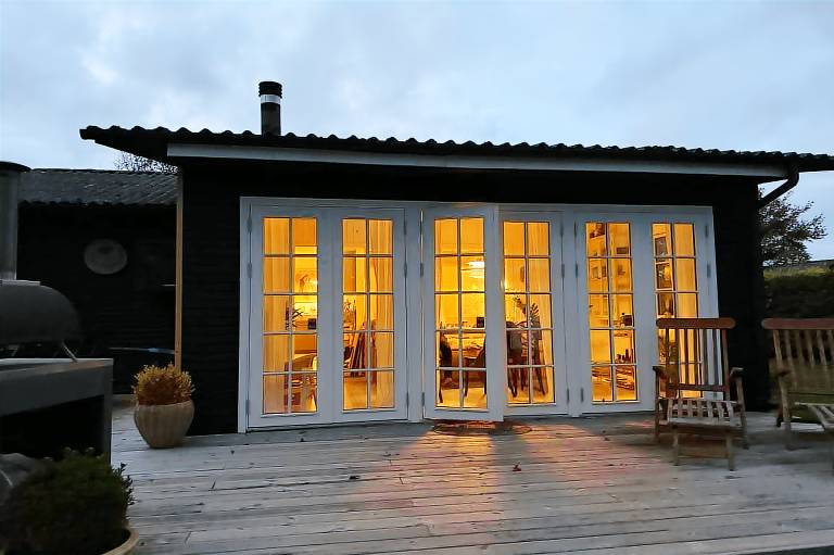 Fully equipped vacation home with yard, terrace & jacuzzi | Next to the beach | Pets allowed — photo 4