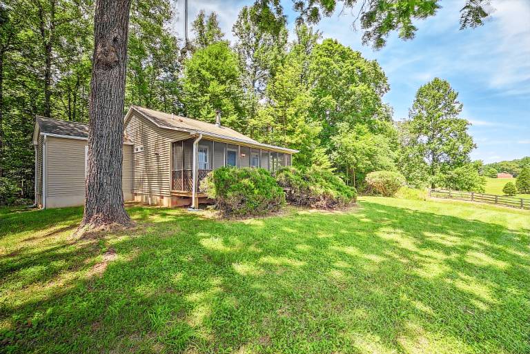 Cozy Rixeyville Cottage w/ Deck, Grill, & Stabling in Culpeper, VA