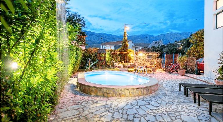 Vacation home with pool & hot tub — photo 2