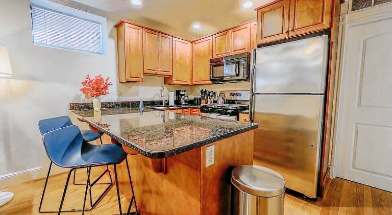 Simple 2 Bed 2 bath Close to Fenway — photo 3