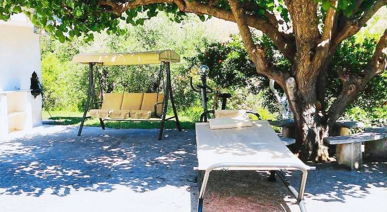 Vacation home with barbecue, patio & garden — photo 3