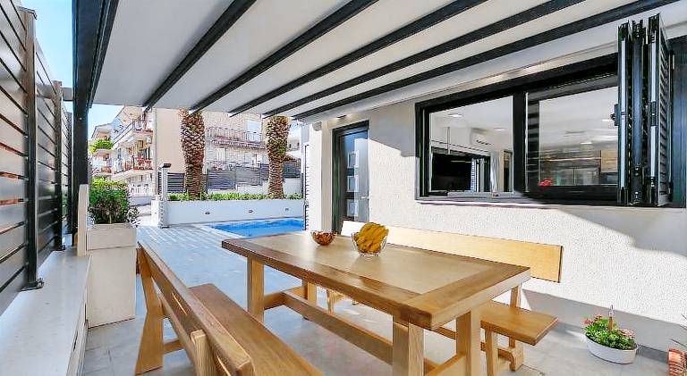 Holiday apartment with pool — photo 5