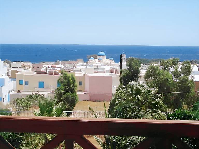 Artemis Perissa in Santorini