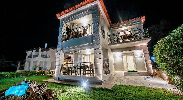 Serviced apartment with yard & terrace in Pylos-Nestoras
