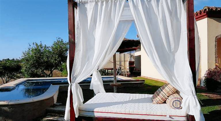 Charming vacation home with hot tub & pool | Pets are welcome — photo 3
