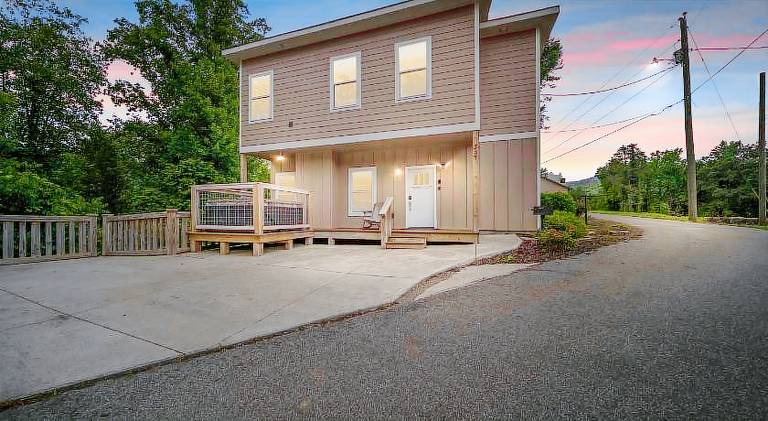 Private, Gatlinburg Bliss with Hot Tub and City Views in Gatlinburg, TN