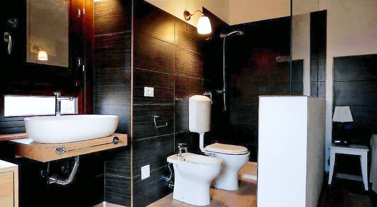Serviced apartment with patio, pool & grill — photo 2