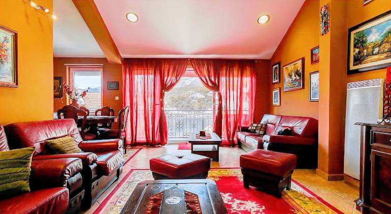 Apartment with terrace, grill & yard in Becici