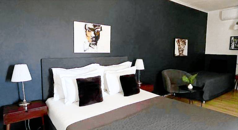 Mediteran Hvar - Modern Rooms and Restaurant, B&B in Jelsa