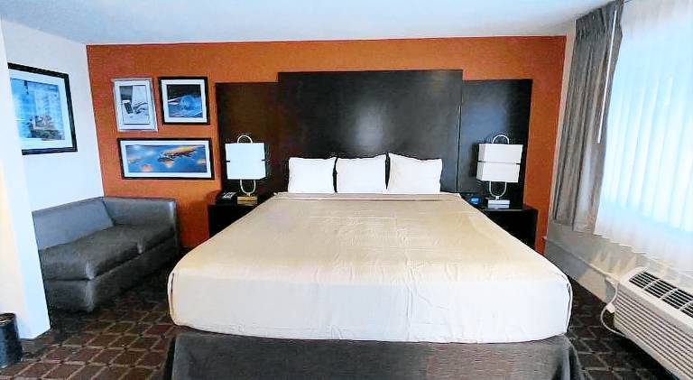 Oregon Trail Inn and Suites — photo 2
