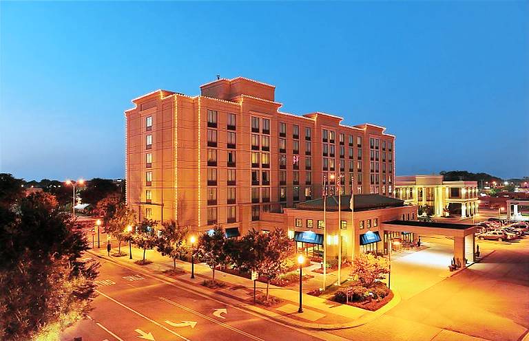 Hilton Garden Inn Virginia Beach Town Center in Virginia Beach, VA