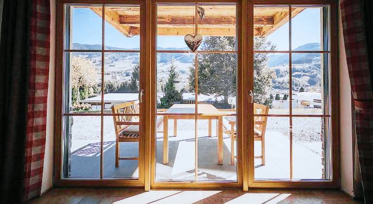 Charming serviced apartment with patio, yard & sauna | Pets allowed — photo 2