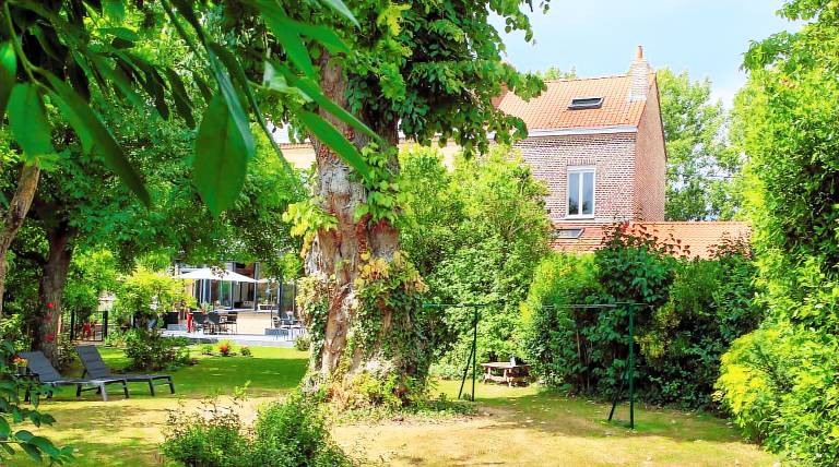 House with barbecue, garden & patio — photo 4