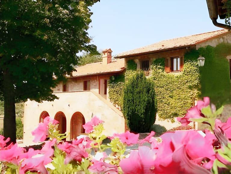 Child-friendly house with garden, pool & jacuzzi | Perfect for remote work | Pet-friendly in Panicale