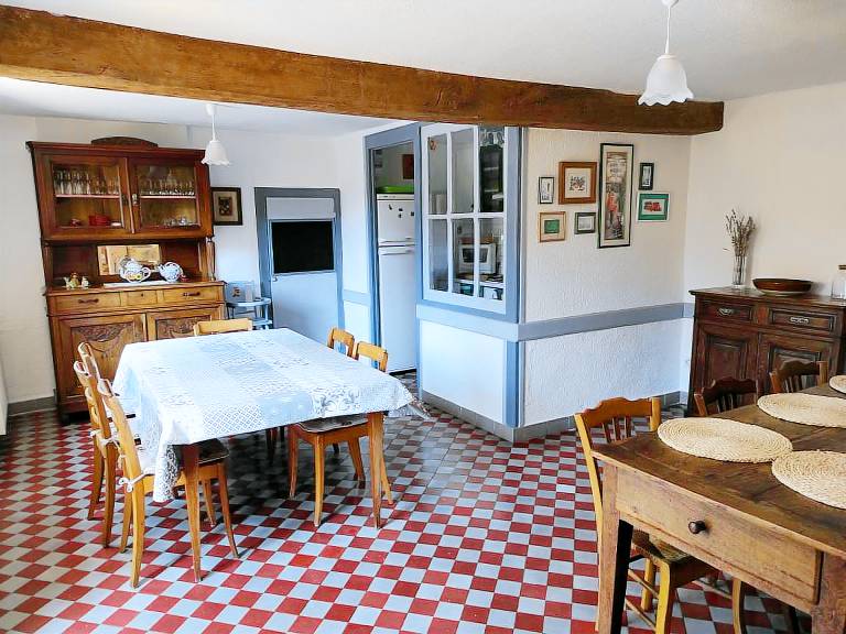 Cottage with yard, barbecue & pool | Pets allowed — photo 3