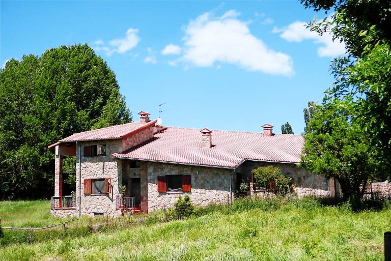 Chalet with patio, barbecue & garden | Garden view — photo 3