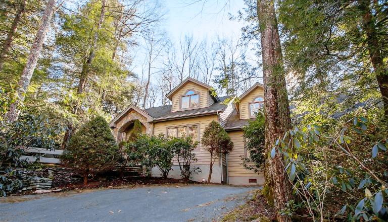 Family-friendly vacation home with barbecue & pool | Mountain view | Pets are welcome — photo 4