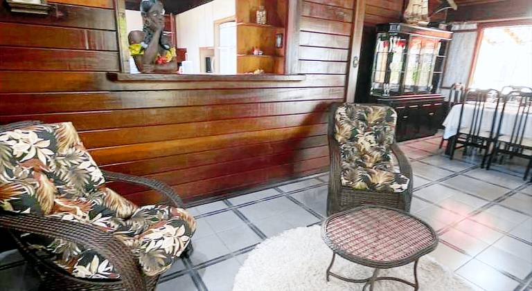 Chalet with pool — photo 4