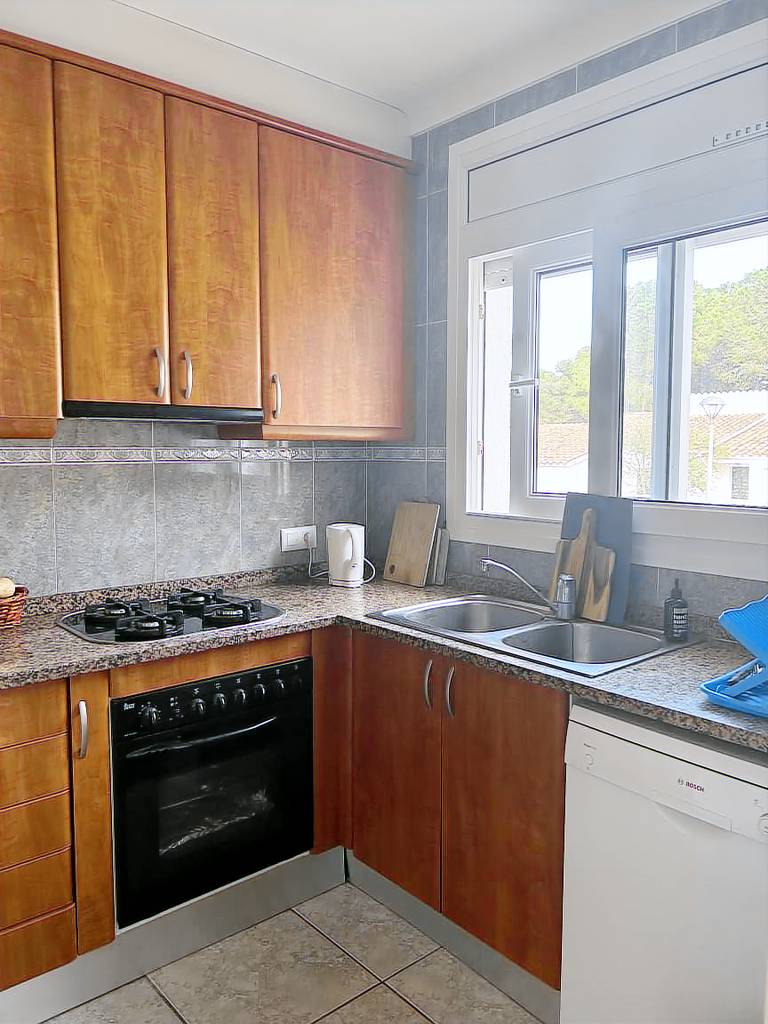 Fully equipped villa with yard, private pool & patio | Pets allowed — photo 3