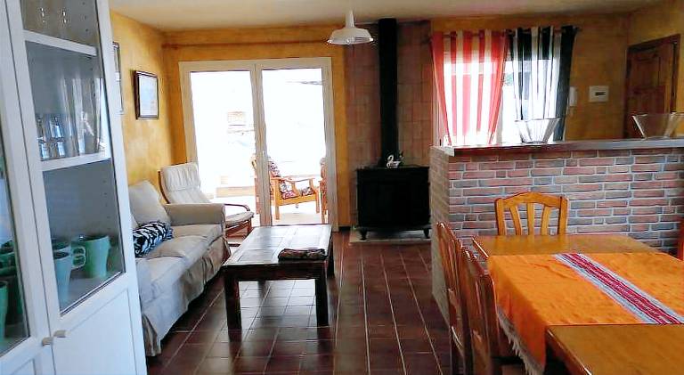 Vacation home with pool | Beach nearby | Pet-friendly — photo 4
