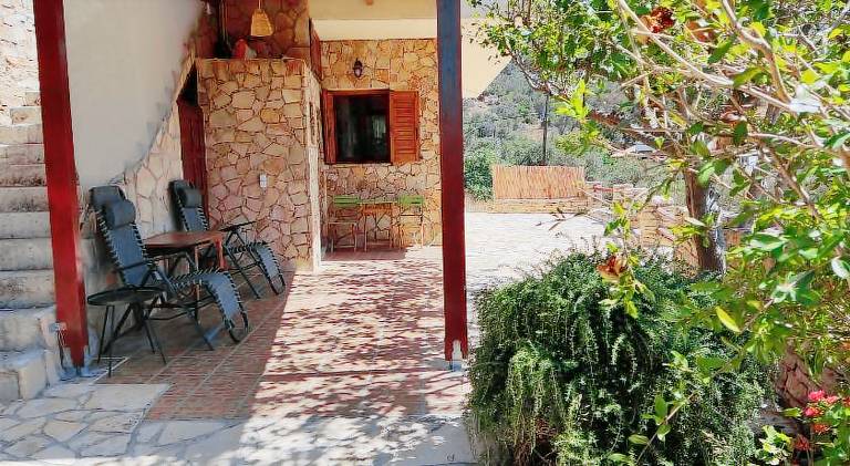 House with yard & patio | Pets allowed — photo 5