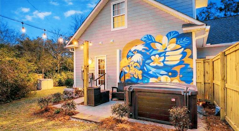 House with hot tub in Ocean Springs, MS