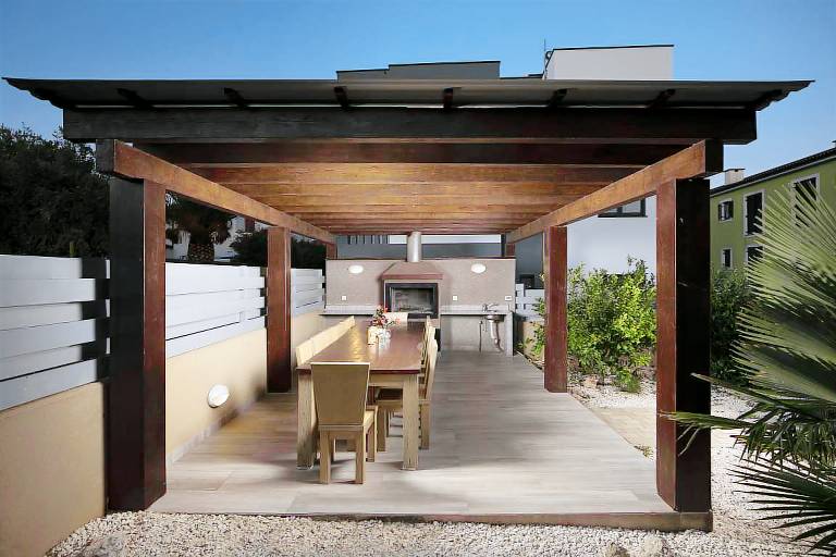 Family-friendly villa with sauna, private pool & patio | Water view | Pets allowed — photo 5