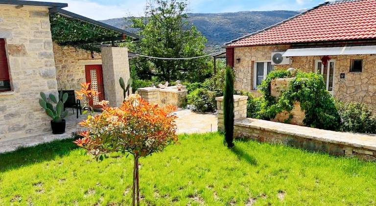 ΕΚΑLI ROOMS APARTMENTS in Ioannina