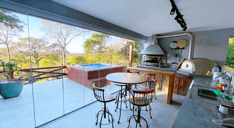 House with jacuzzi & pool — photo 4