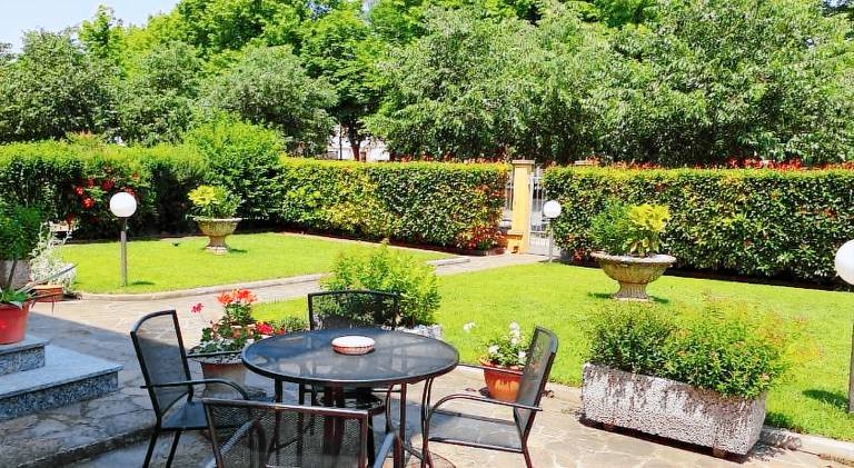 Bed & Breakfast  Noceto