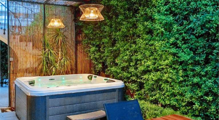 Apartment with jacuzzi | Dogs allowed — photo 2