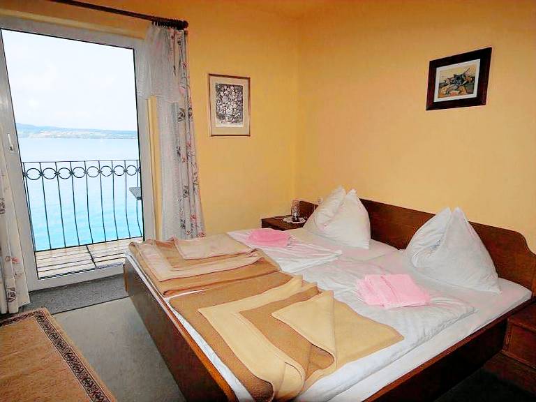 Privatzimmer mit Hund in Weyregg am Attersee, Attersee für max. 2 Personen Privatzimmer mit Hund in Weyregg am Attersee, Attersee für max. 2 Personen