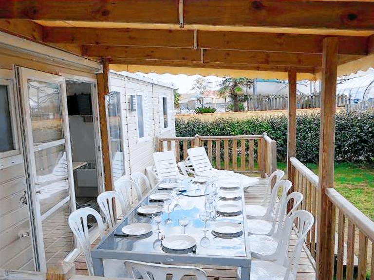 Family-oriented mobile home with patio & heated pool | Pets allowed — photo 5